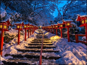 Świątynia Kifune z ośnieżonymi schodami