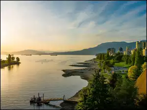 Wschód słońca nad wybrzeżem Vancouver