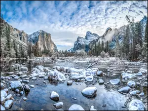 Park Narodowy Yosemite zimą w USA