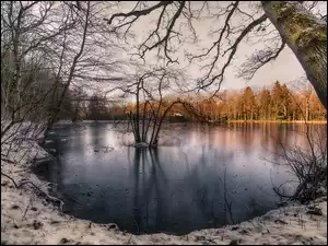 Jezioro zimą