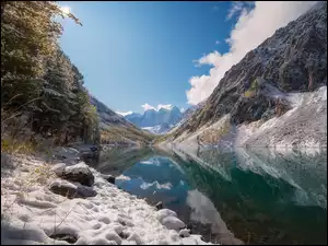 Jezioro Szawlińskie w górach Ałtaj w Rosji