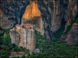 Klasztor Świętej Trójcy w górach