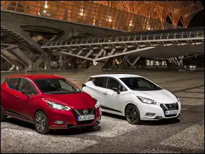 Dwa samochody marki Nissan Micra z roku 2019
