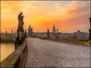 Most Karola z figurami w Pradze