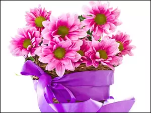 Bukiet kwiatów z liliową wstążką