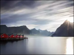 Wieś Reine, Czerwone, Norwegia, Góry, Lofoty, Morze Norweskie, Domy