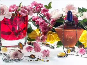 Perfumy, biżuteria i róże