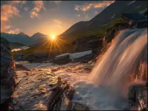 Wodospad, Norwegia, Promienie słońca, Rzeka, Okręg More og Romsdal, Góry, Kamienie, Dolina Romsdalen