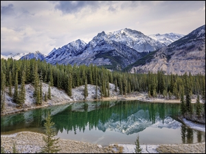 Prowincja Alberta, Kanada, Chmury, Park Narodowy Banff, Rzeka Bow River, Las, Góry Canadian Rockies