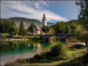Gmina Bohinj, Słowenia, Most, Drzewa, Kościół św. Jana, Jezioro Bohinj