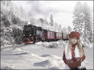 Zimowe zdjęcie dziewczyny z prezentem i pociągiem w zimie