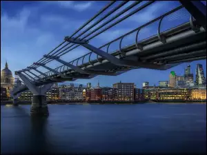 Most Millennium Bridge nad Tamizą w Londynie