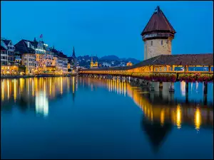 Oświetlony, Most Kapellbrucke, Szwajcaria, Rzeka Reuss, Lucerna, Domy, Wieża
