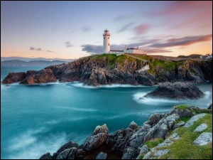 Chmury, Morze, Skały, Portsalon, Latarnia morska, Wschód słońca, Irlandia Północna, Fanad Head Lighthouse
