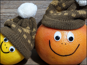 Cytryna i pomarańcza w czapce