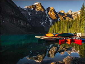 Kanada, Góry, Park Narodowy Banff, Drzewa, Moraine Lake, Jezioro, Kajaki, Pomost, Las, Prowincja Alberta