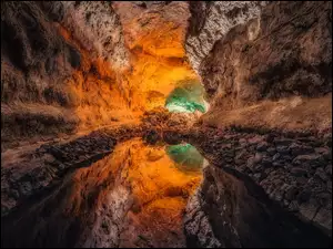 Rozświetlona jaskinia Cueva de los Verdes na wyspie Lanzarote