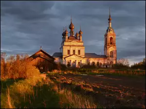 Cerkiew na polu