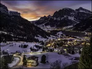 Zima, Dolina, Santa Cristina, Val Gardena, Alpy, Bolzano, Oświetlone, Góry, Gmina, Dolomity, Włochy