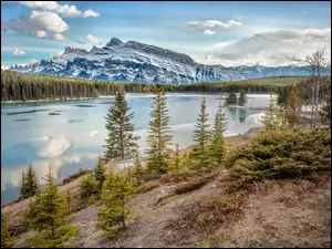 Kanada, Two Jack Lake, Park Narodowy Banff, Jezioro, Góra, Góry, Lasy, Mount Rundle, Drzewa, Prowincja Alberta