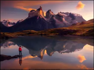 Chile, Człowiek, Wschód słońca, Torres del Paine, Jezioro Pehoe, Park Narodowy Torres del Paine, Cordillera del Paine, Góry, Masyw, Patagonia