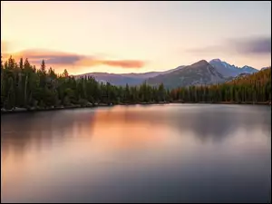 Jezioro Bear Lake i góry skaliste