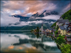 Kościół, Mgła, Jezioro Hallstattersee, Hallstatt, Góry, Domy, Austria, Alpy Salzburskie
