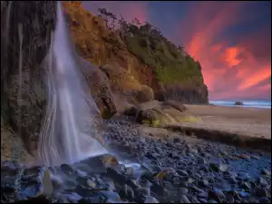 Wodospad Hug Point w Oregonie w Stanach Zjednoczonych