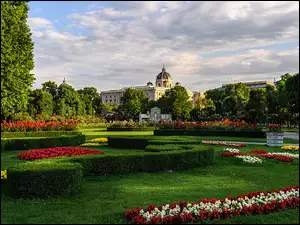 Park kwiatów i krzewów przy Pałacu Belwederskim w Wiedniu