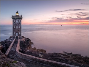 Gmina Conquet, Morze, Chmury, Francja, Kermorvan lighthouse, Latarnia morska, Skały