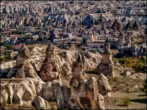 Park Narodowy Göreme z 350 kościołami wykutymi w skale w tureckiej Kapadocji