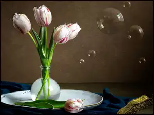 Tulipany w wazoniku