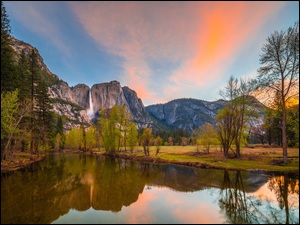 Rzeka, Drzewa, Sierra Nevada, Merced River, Park Narodowy Yosemite, Wodospad, Odbicie, Góry