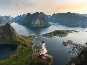Lofoty, Góry, Kobieta, Norwegia, Wioski, Domy, Morze Północne