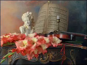 Popiersie kobiety obok kwiatów i skrzypiec na stoliku