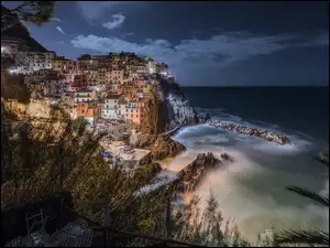 Zatoka, Światła, Noc, Domy, Cinque Terre, Włochy, Morze Liguryjskie, Manarola, Kolorowe, Chmury