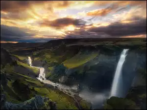 Rzeka Fossa, Islandia, Wąwóz, Chmury, Wodospad Haifoss, Skały