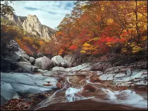 Jesienią Narodowy Park Seoraksan w Korei Południowej