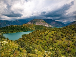 Kirgistan, Jezioro, Park Narodowy Ala Archa, Drzewa, Prowincja Jalal Abad, Sary Chelek Lake, Chmury, Góry, Lasy