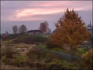 Jesienny krajobraz rosyjskiej wsi
