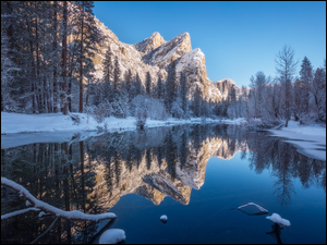 Rzeka, Śnieg, Park Narodowy Yosemite, Odbicie, Góry, Kalifornia, Merced River, Zima, Konary, Drzewa, Stany Zjednoczone