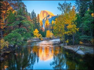 Jesień, Park Narodowy Yosemite, Merced River, Kalifornia, Góra Half Dome, Drzewa, Stany Zjednoczone, Rzeka
