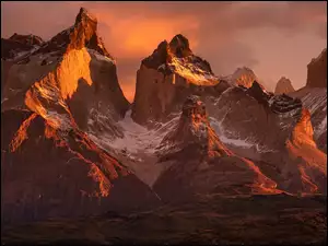 Skaliste szczyty Kordylierów w Patagonii