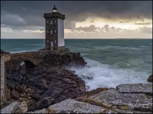 Gmina Conquet, Francja, Skały, Kermorvan lighthouse, Morze, Latarnia morska
