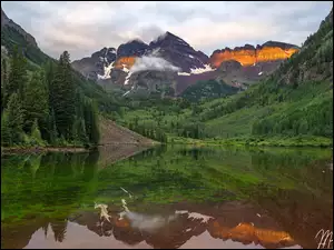 Stan Kolorado, Góry Skaliste, Drzewa, Stany Zjednoczone, Maroon Lake, Jezioro, Szczyty Maroon Bells