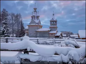 Zimowy krajobraz rosyjskiej wsi Kimzha