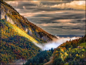Chmury, Góry, Domy, Dolina, Mgła, Lasy, Kolorowe, Jesień, Drzewa