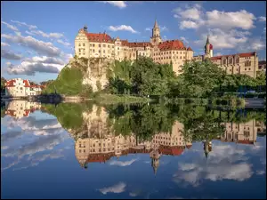 Zamek w Niemczech nad rzeką Dunaj