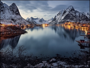 Morze Norweskie, Domy, Norwegia, Góry, Wieś Reine, Zima, Oświetlenie