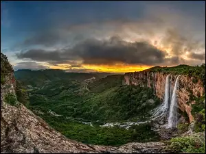 Cascate di Lequarci, Zachód słońca, Dolina, Ulassai, Chmury, Wodospad, Włochy, Skały